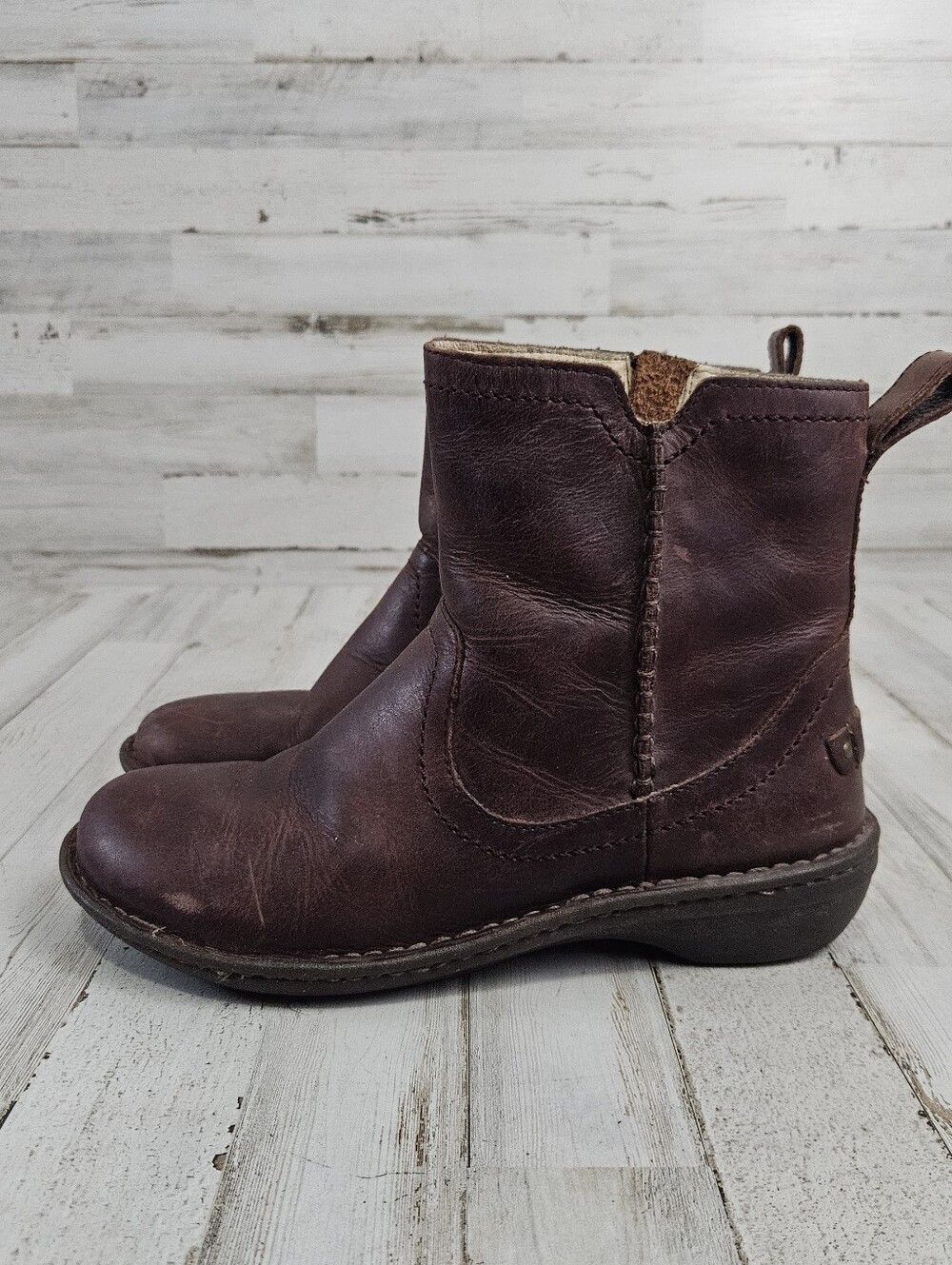 Ugg Neevah Brown Red Shearling Lined Leather Boots Size 7